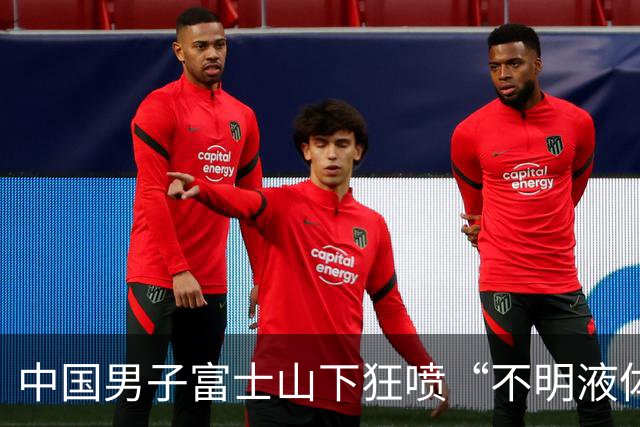 中国男子富士山下狂喷“不明液体”！还吐槽“日本人太懒”，视频全网疯传410万人围观